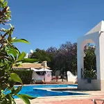 C/ Piscina Próxima Da Villa