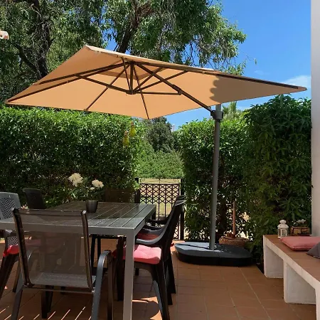 Villa C/ Piscina Proxima Da *