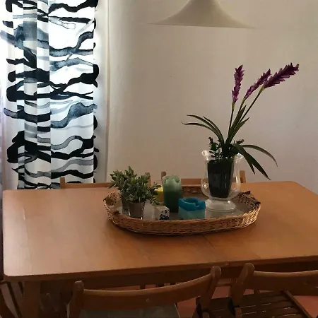 Villa C/ Piscina Proxima Da *