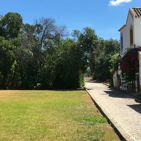 Vila C/ Piscina Proxima Da *