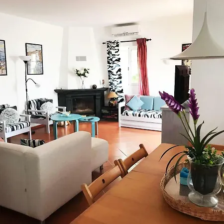 C/ Piscina Proxima Da * カバナス・デ・タビラ